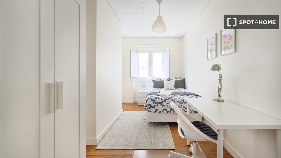 Double room Lisbon, 6 beds — photo 15