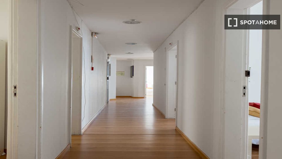 Double room Lisbon, 13 beds — photo 22