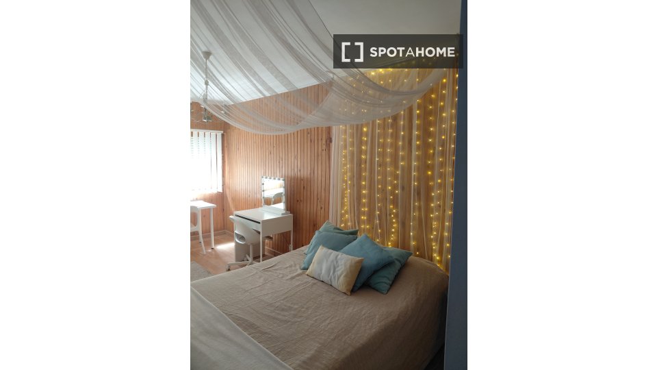 Double room Lisbon, 3 beds, 124m² — photo 1