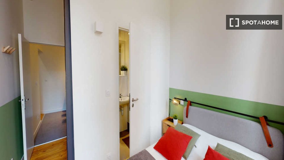 Camera in appartamento condiviso con 5 camere da letto a Capitole, Tolosa. - a Tolosa