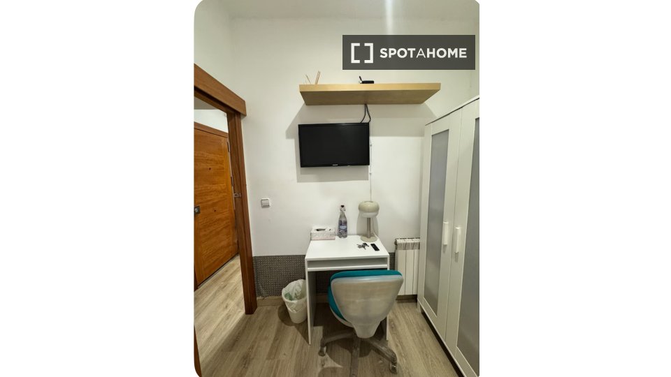 Double room Barcelona, 3 beds, 60m² — photo 2