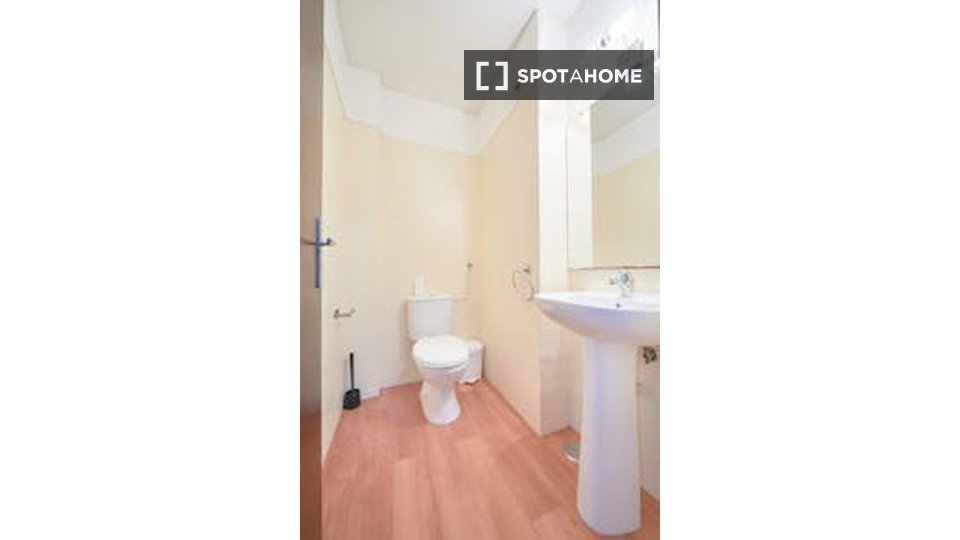 Double room Lisbon, 5 beds — photo 5