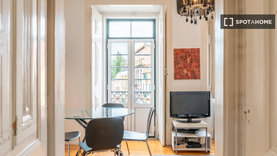 Apartment Lisbon, 2 beds, 85m² — photo 11