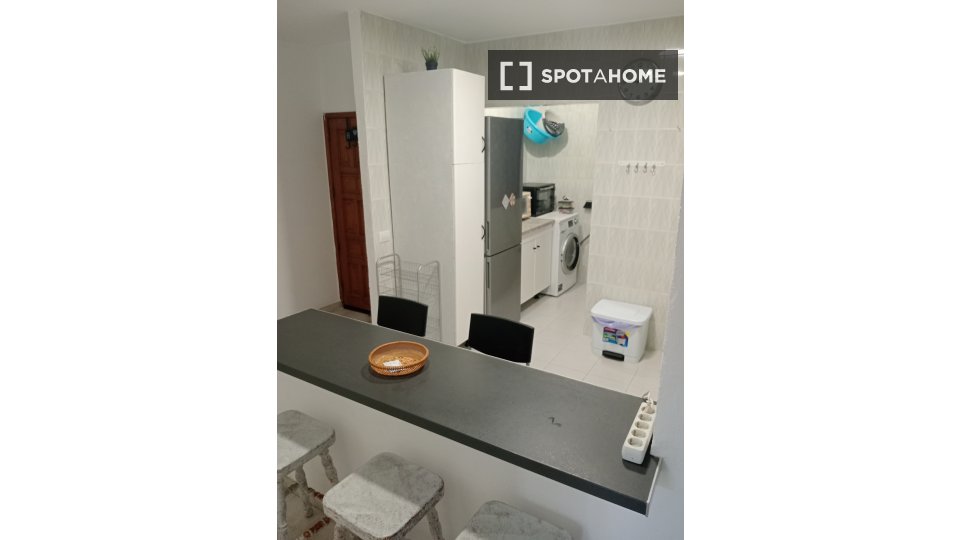 Double room Santa_Cruz_De_Tenerife, 3 beds, 75m² — photo 24