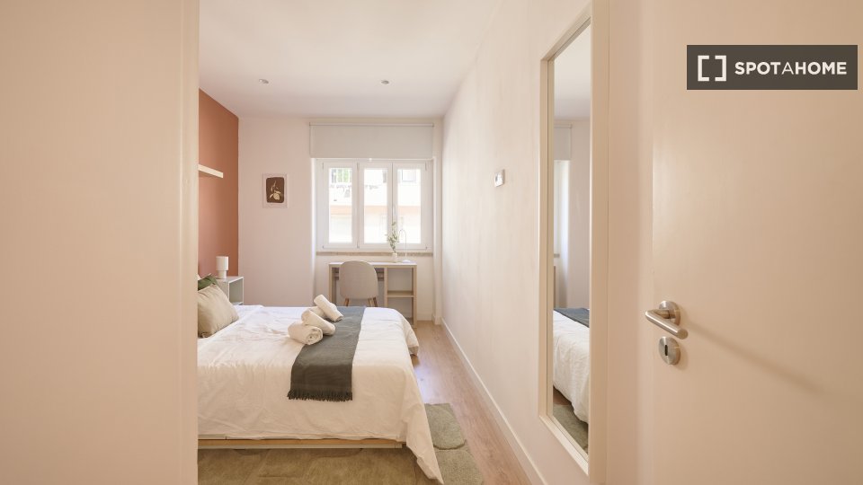 Double room Lisbon, 4 beds — photo 12