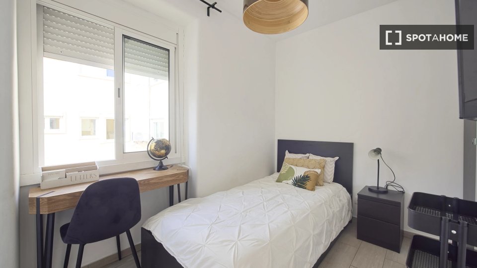 Double room Lisbon, 6 beds — photo 10