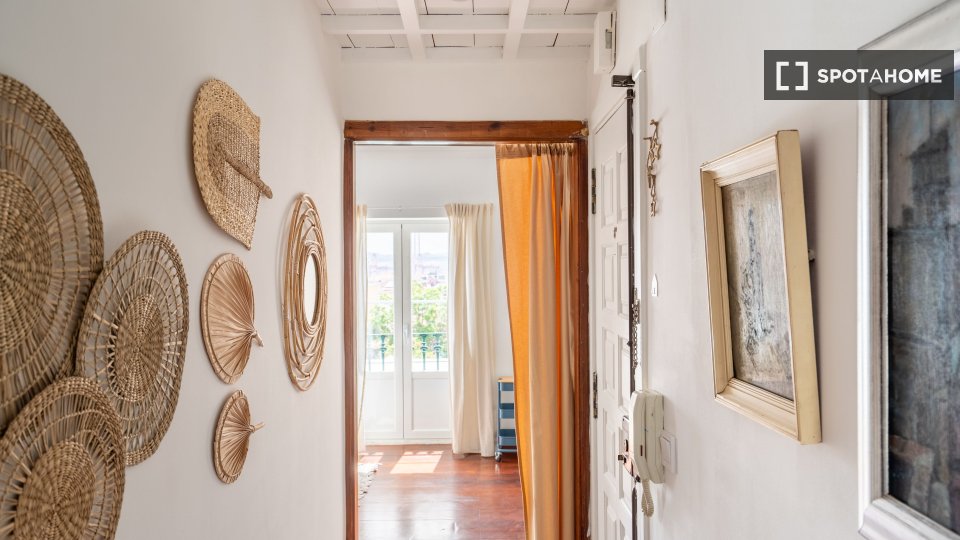 Apartment Lisbon, 2 beds, 65m² — photo 13