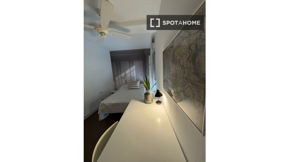 Double room Valencia, 3 beds, 140m² — photo 44