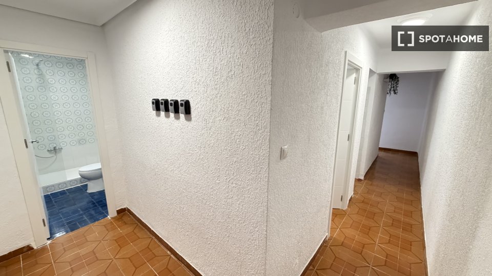 Double room Valencia, 4 beds, 75m² — photo 8