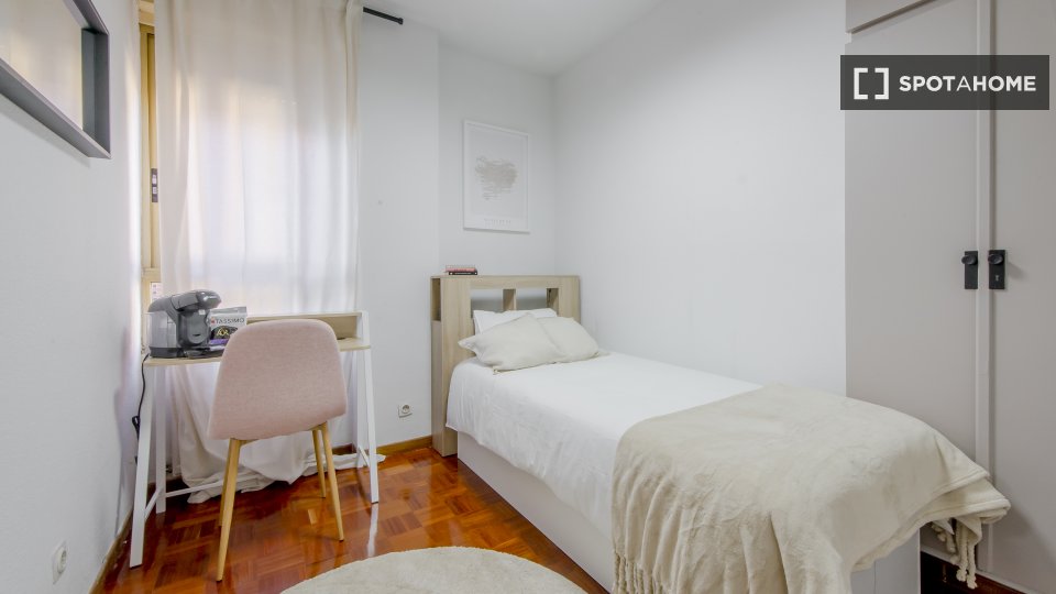 Double room Madrid, 7 beds — photo 17