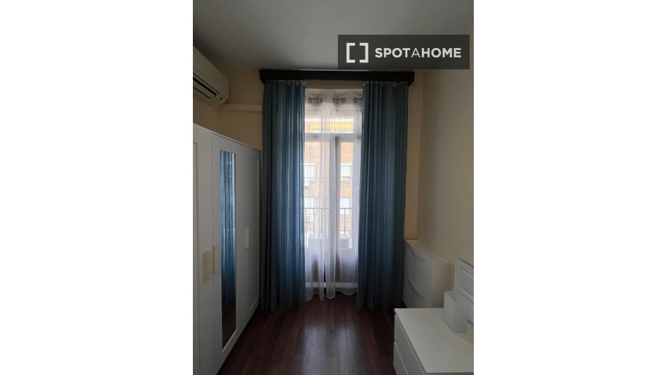 Double room Madrid, 8 beds, 275m² — photo 14