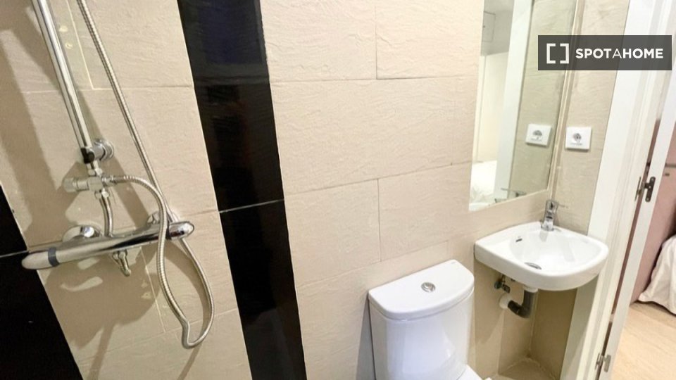 Double room Madrid, 18 beds — photo 3