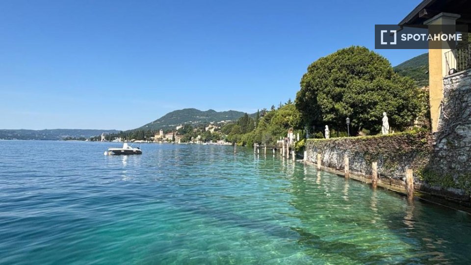 Appartamento con 1 camera da letto in affitto a Gardone Riviera. - in Milan