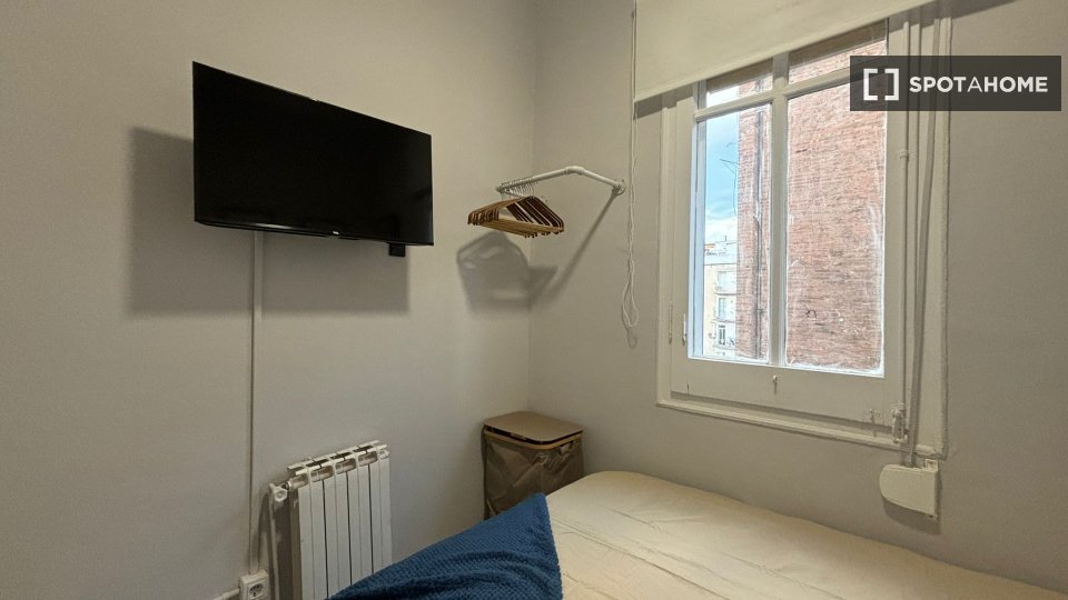 Double room Barcelona, 5 beds, 80m² — photo 14
