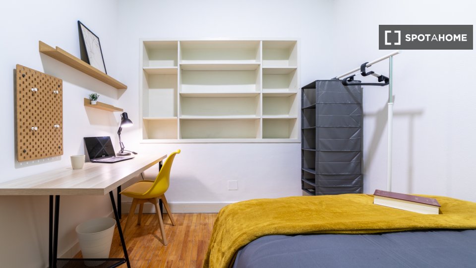 Double room Madrid, 13 beds, 301m² — photo 5