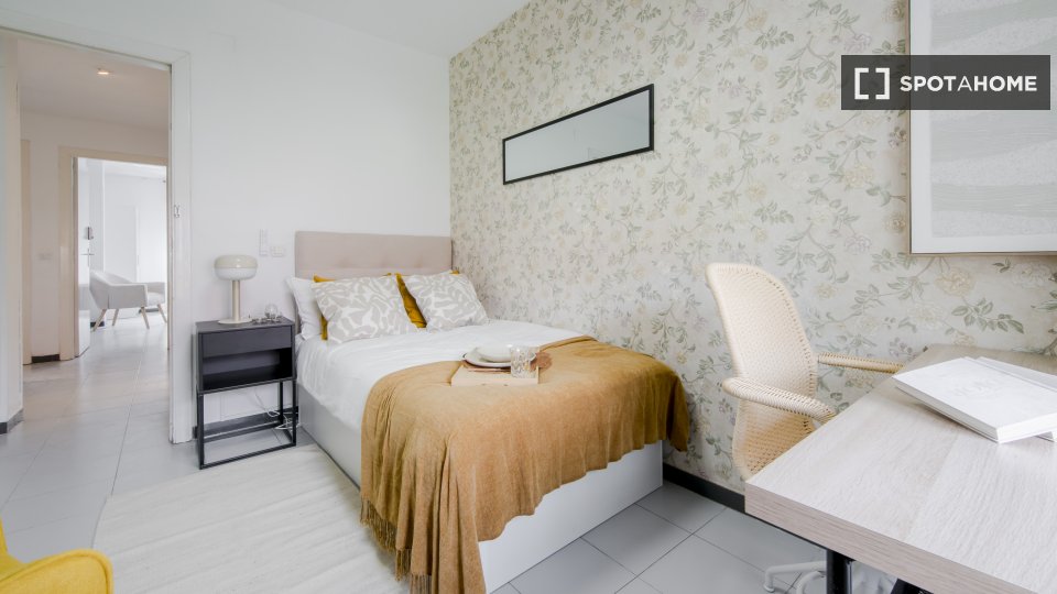 Double room Madrid, 5 beds — photo 4
