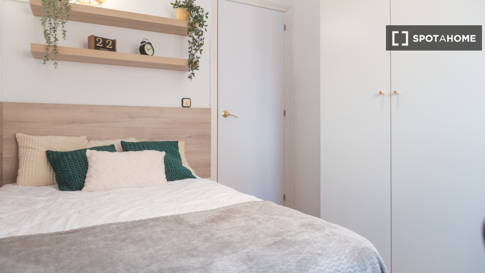Double room Madrid, 5 beds — photo 15