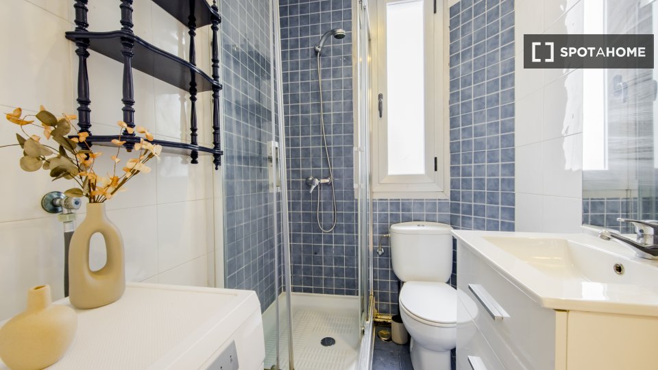 Double room Madrid, 4 beds, 70m² — photo 8