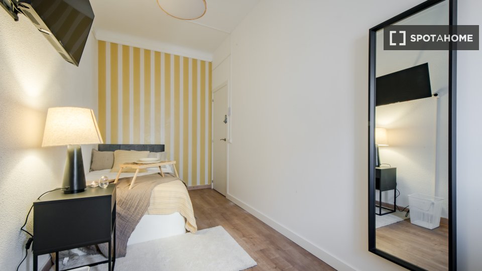 Double room Madrid, 8 beds, 150m² — photo 12