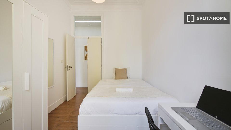 Double room Lisbon, 9 beds — photo 15