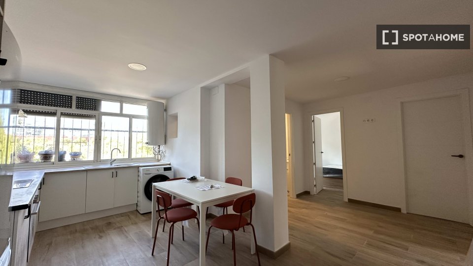 Double room Valencia, 4 beds, 74m² — photo 1