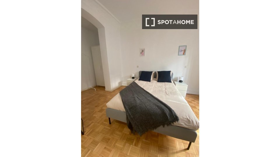 Double room Madrid, 5 beds — photo 3