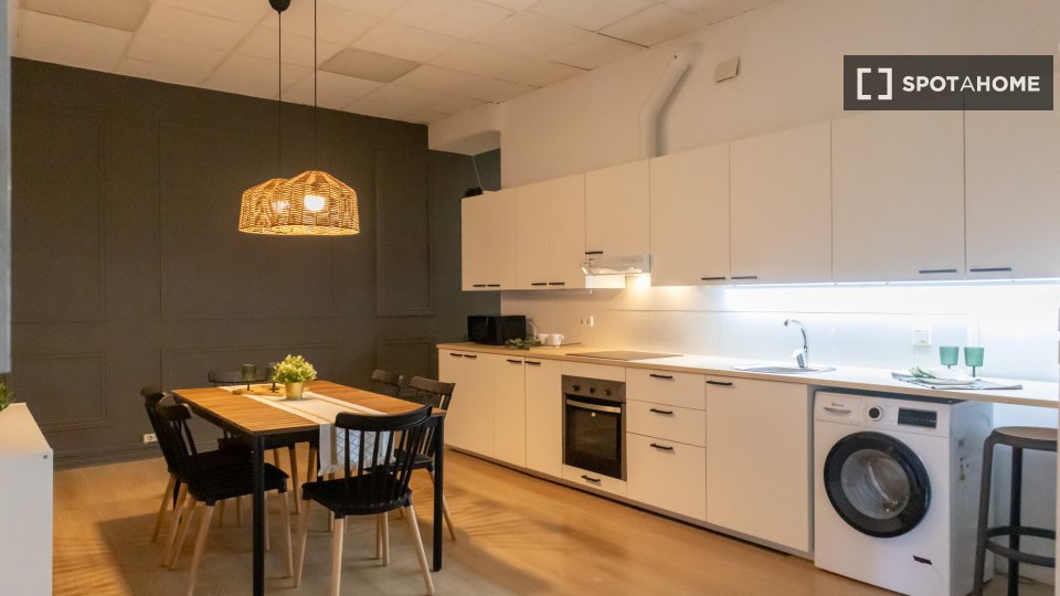 Double room Madrid, 7 beds, 160m² — photo 26