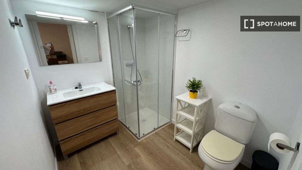 Double room Malaga, 9 beds, 25m² — photo 9
