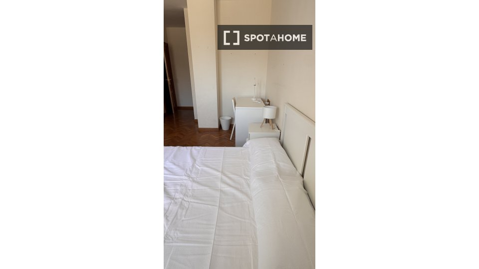 Double room Valencia, 5 beds, 240m² — photo 17