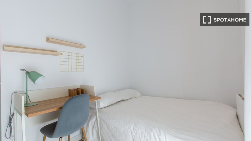 Double room Madrid, 8 beds — photo 15