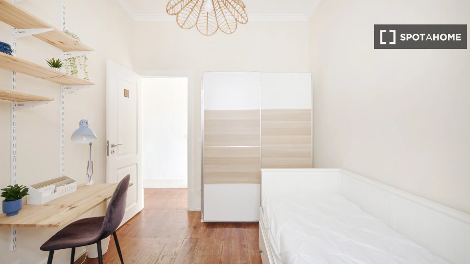 Double room Lisbon, 6 beds — photo 12