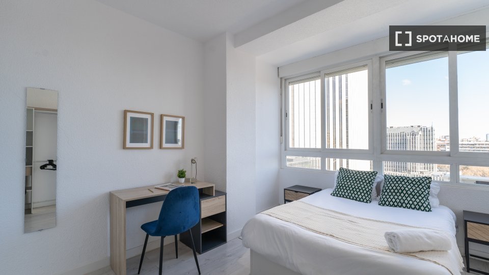 Double room Madrid, 6 beds — photo 21