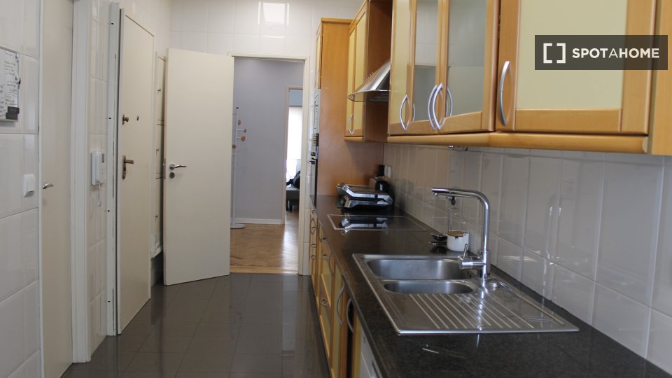 Apartment Lisbon, 2 beds, 106m² — photo 2