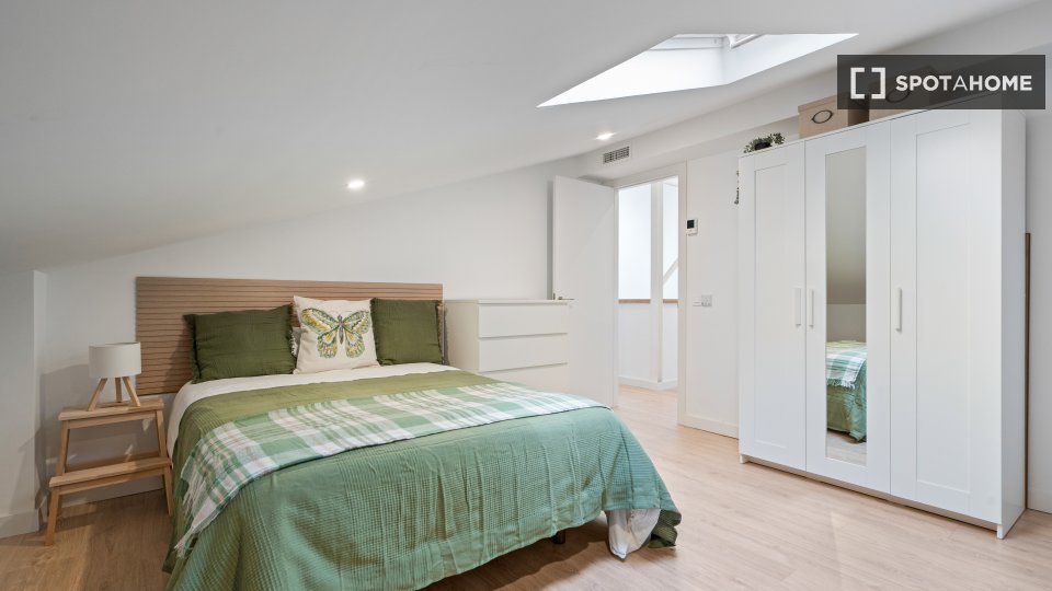 Double room Madrid, 4 beds, 140m² — photo 4