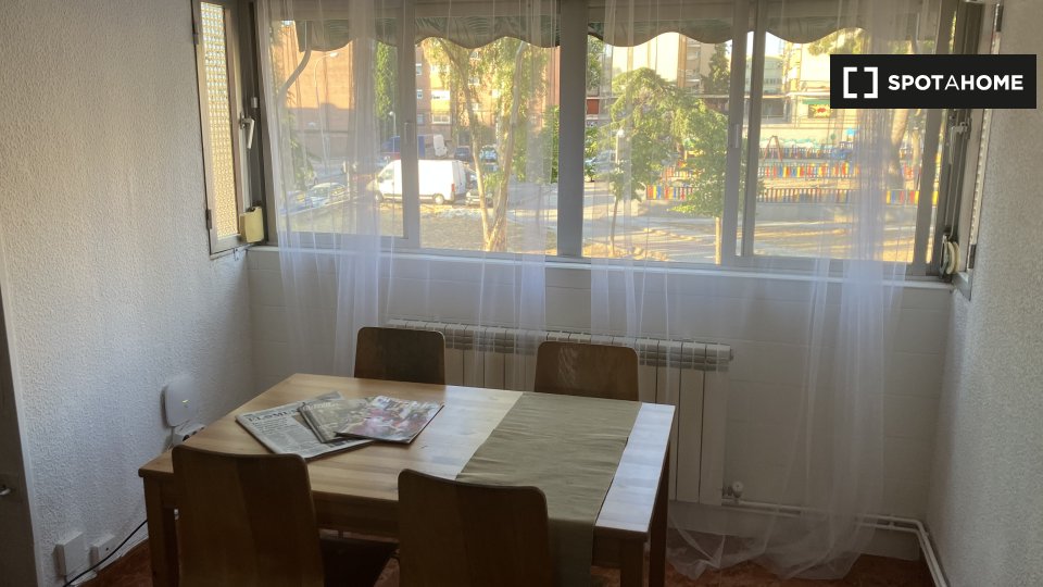 Double room Madrid, 3 beds, 60m² — photo 5