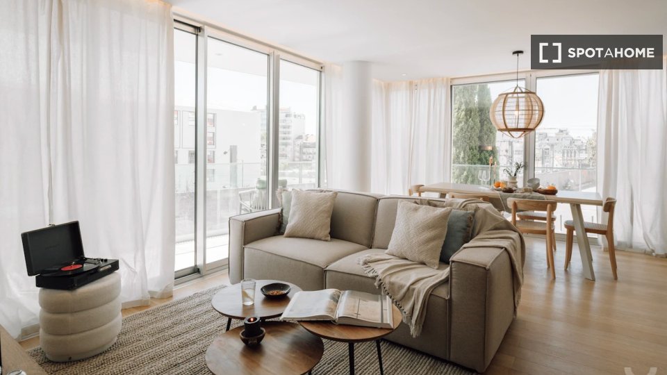 Apartment Lisbon, 2 beds, 97m² — photo 9