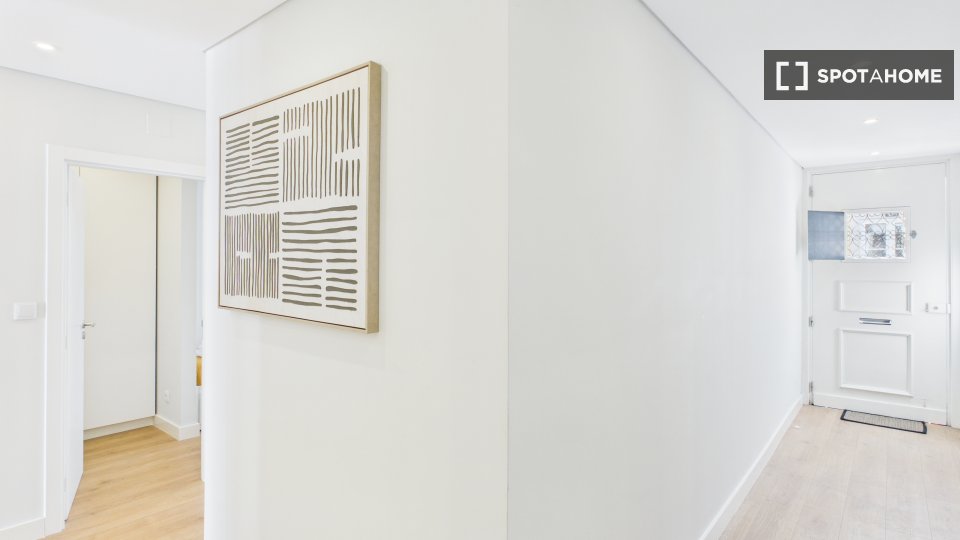 Apartment Lisbon, 2 beds, 62m² — photo 14