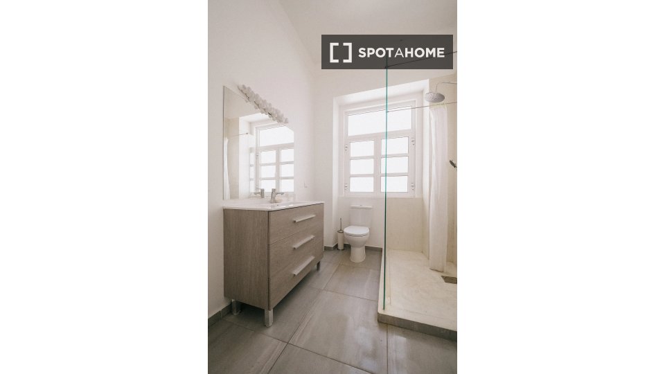 Double room Lisbon, 7 beds — photo 16