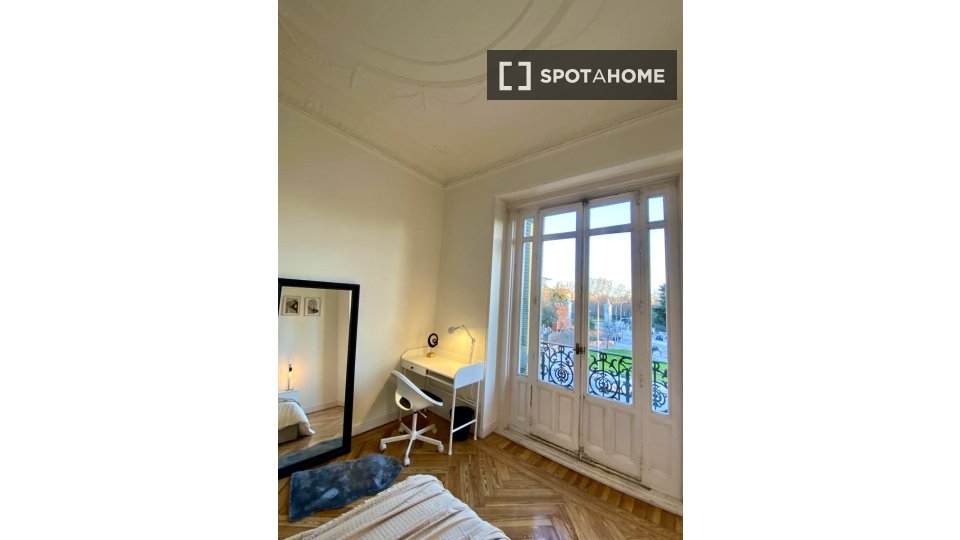 Double room Madrid, 8 beds — photo 77