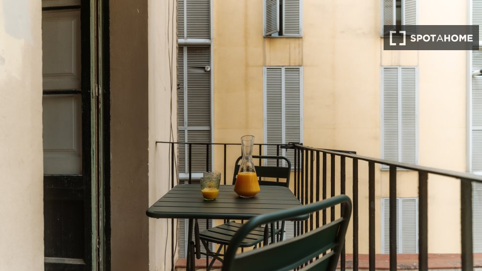 Double room Barcelona, 3 beds, 90m² — photo 4