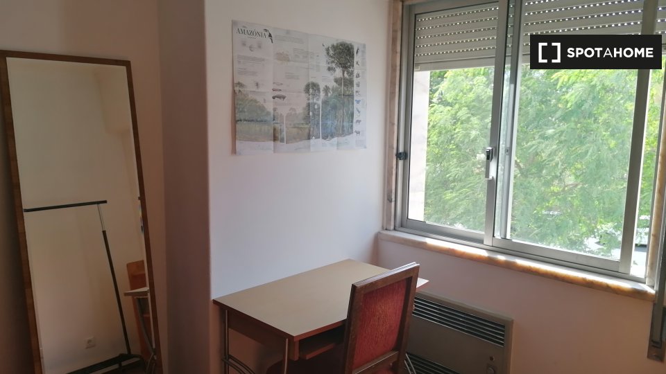 Double room Lisbon, 3 beds, 120m² — photo 6