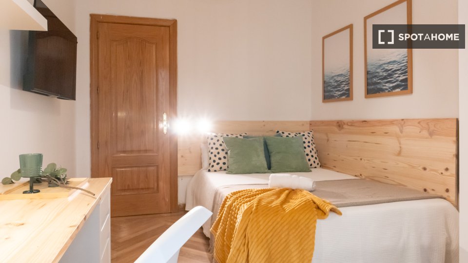 Double room Madrid, 6 beds, 140m² — photo 36