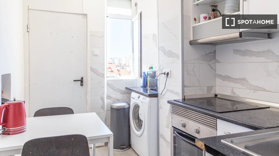 Double room Lisbon, 4 beds — photo 15