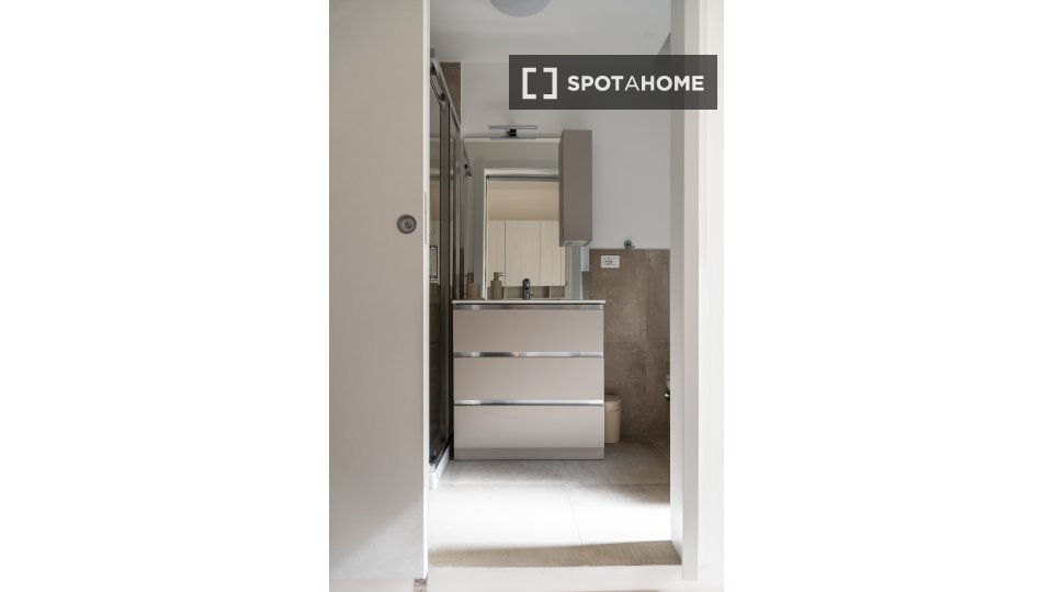 Apartment Milan, 1 bed, 44m² — photo 18