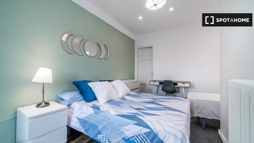 Double room Barcelona, 13 beds, 280m² — photo 2