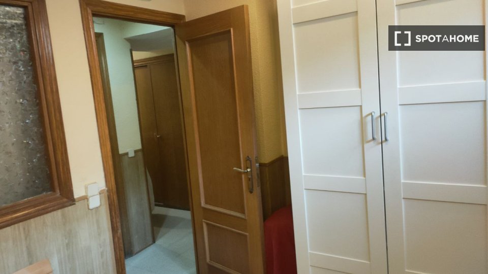 Double room Madrid, 1 bed — photo 9