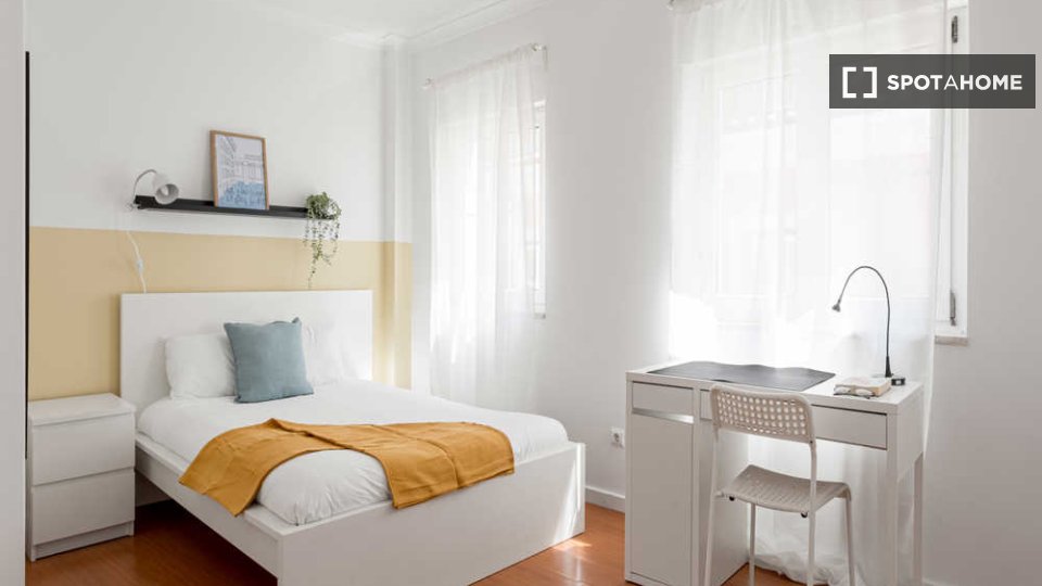 Double room Lisbon, 5 beds — photo 32