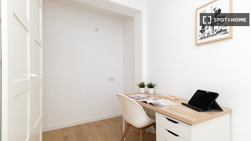 Double room Valencia, 5 beds, 90m² — photo 9