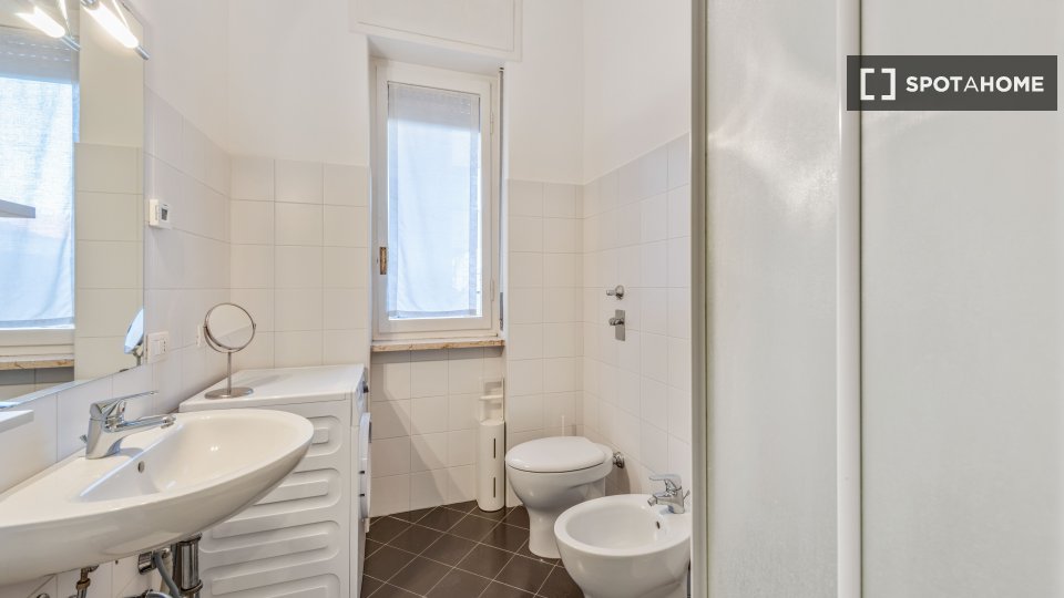 Double room Milan, 2 beds, 76m² — photo 2