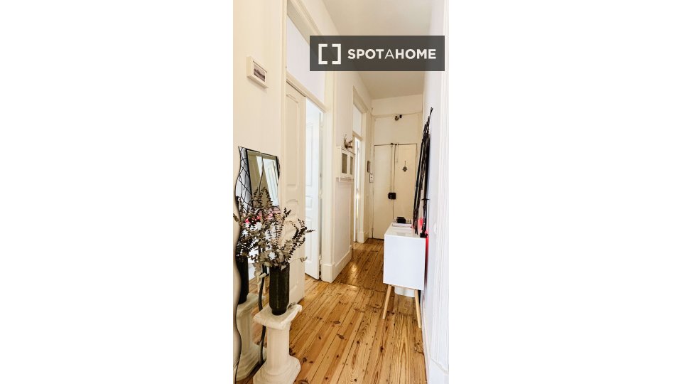 Double room Lisbon, 5 beds, 170m² — photo 4